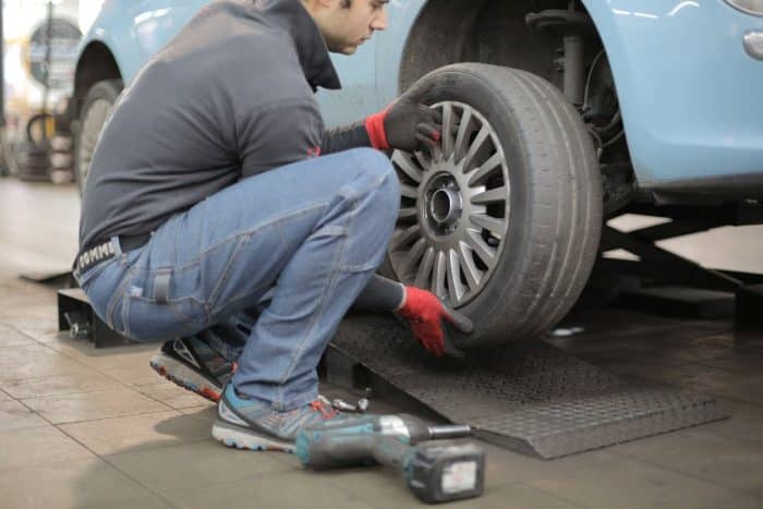 Combien de temps un garagiste peut-il garder votre voiture ? Les règles à connaître